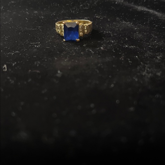 Elegant Gold and Silver Ring Set(5) - Picture 10 of 11